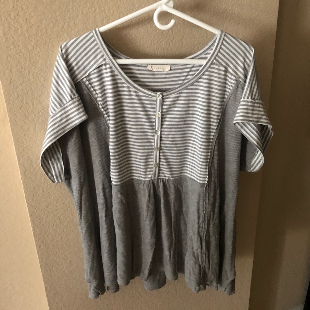 Comfy Gray and White Top